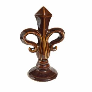 Brown Pottery Fleur-de-Lis Decor Figurine